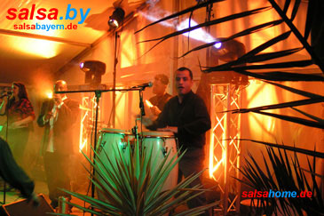 Cafe Con Leche live - Congas